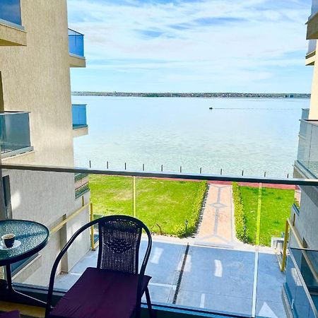 Kitty Studio Sunset Lake Apartment Mamaia Luaran gambar