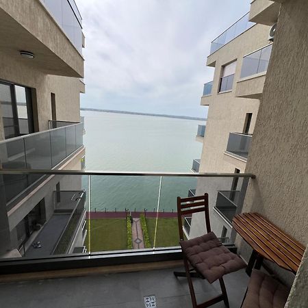 Kitty Studio Sunset Lake Apartment Mamaia Luaran gambar