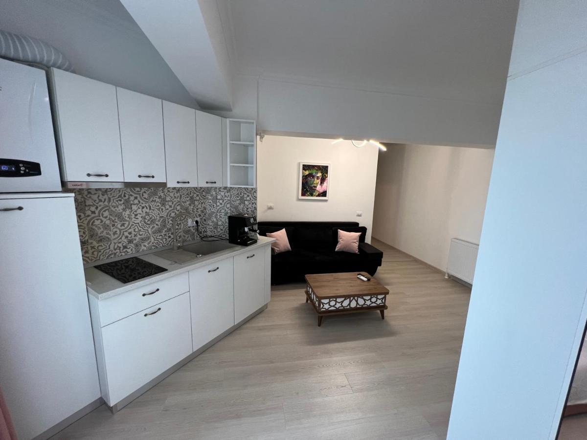 Kitty Studio Sunset Lake Apartment Mamaia Luaran gambar