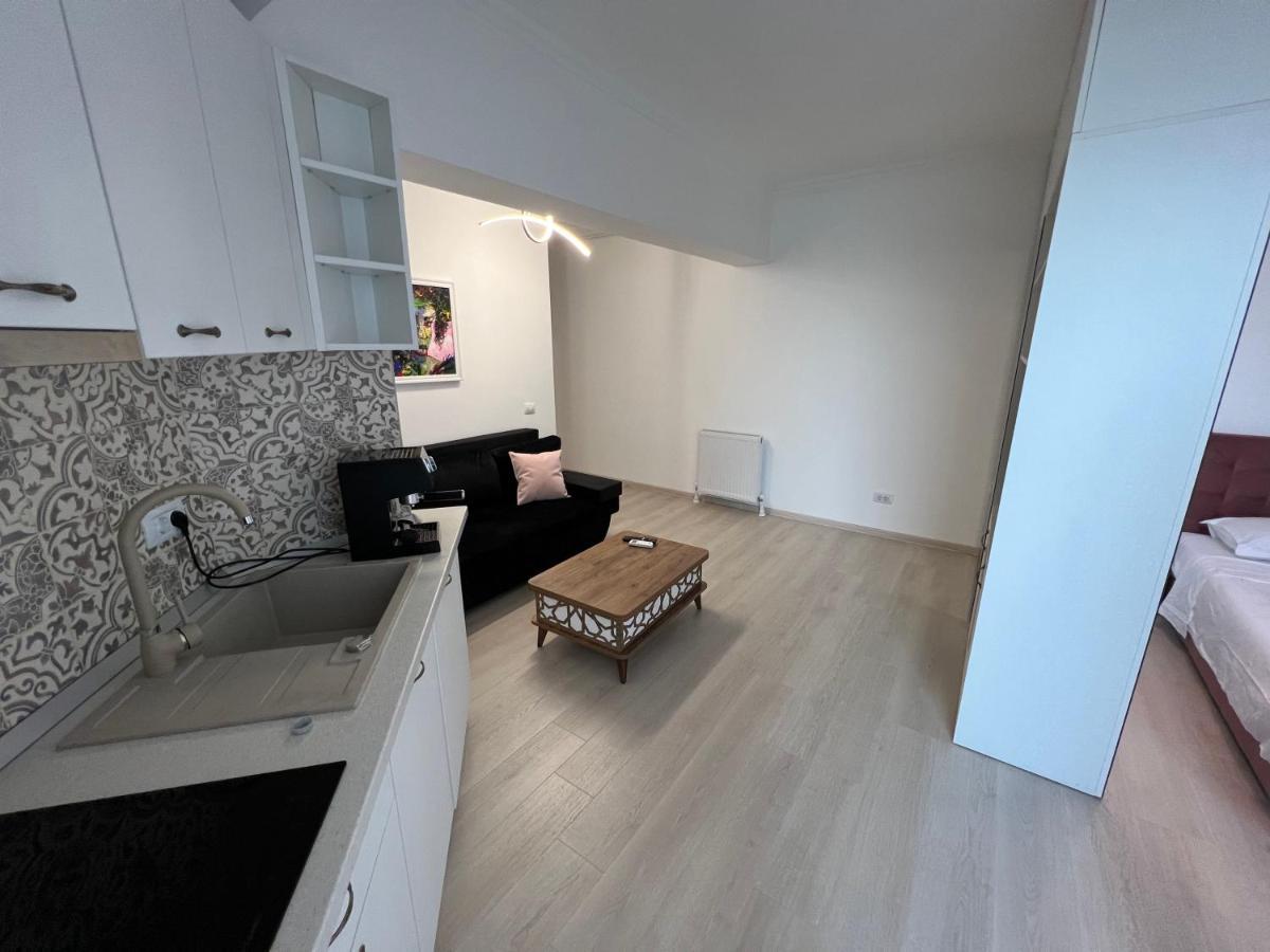 Kitty Studio Sunset Lake Apartment Mamaia Luaran gambar