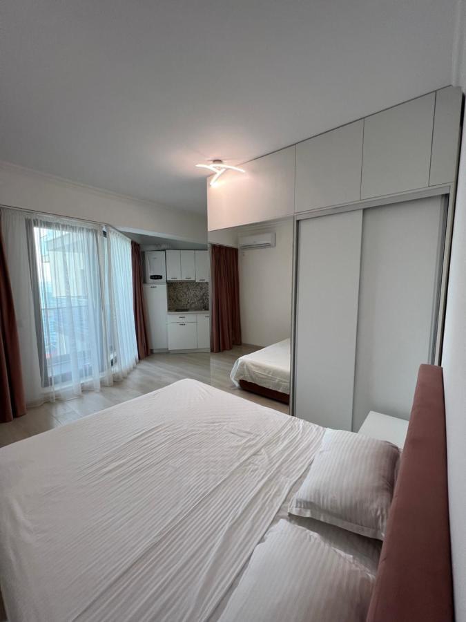 Kitty Studio Sunset Lake Apartment Mamaia Luaran gambar