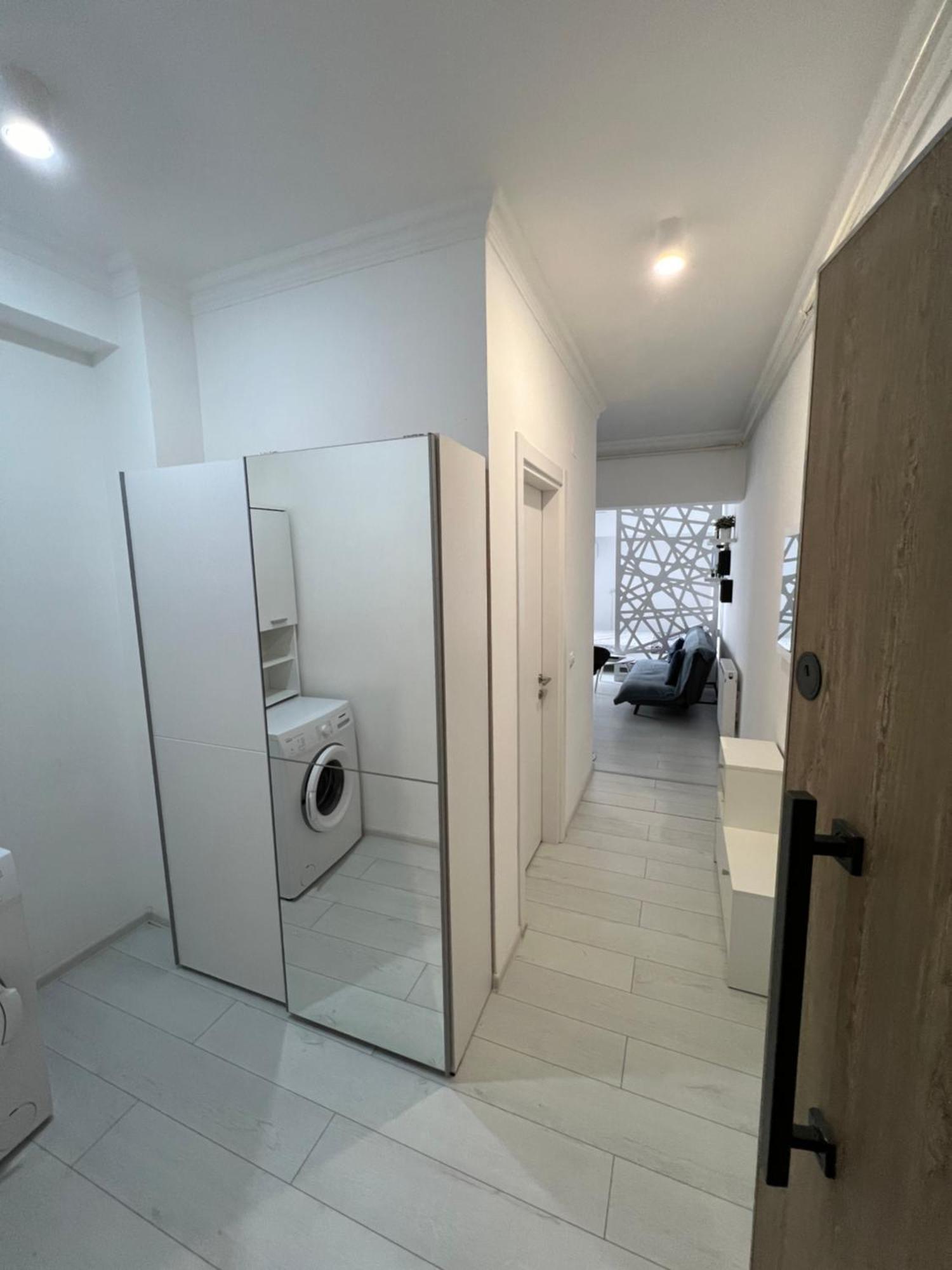 Kitty Studio Sunset Lake Apartment Mamaia Luaran gambar