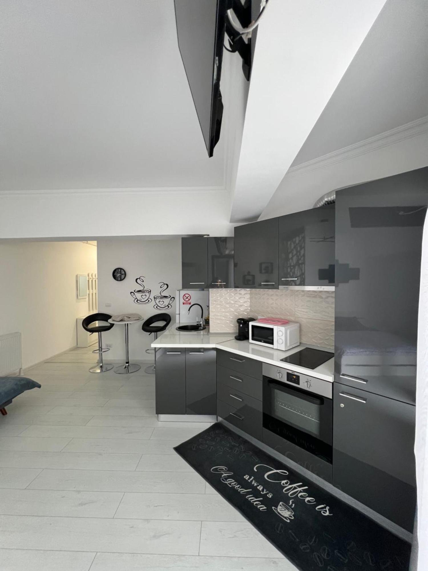 Kitty Studio Sunset Lake Apartment Mamaia Luaran gambar