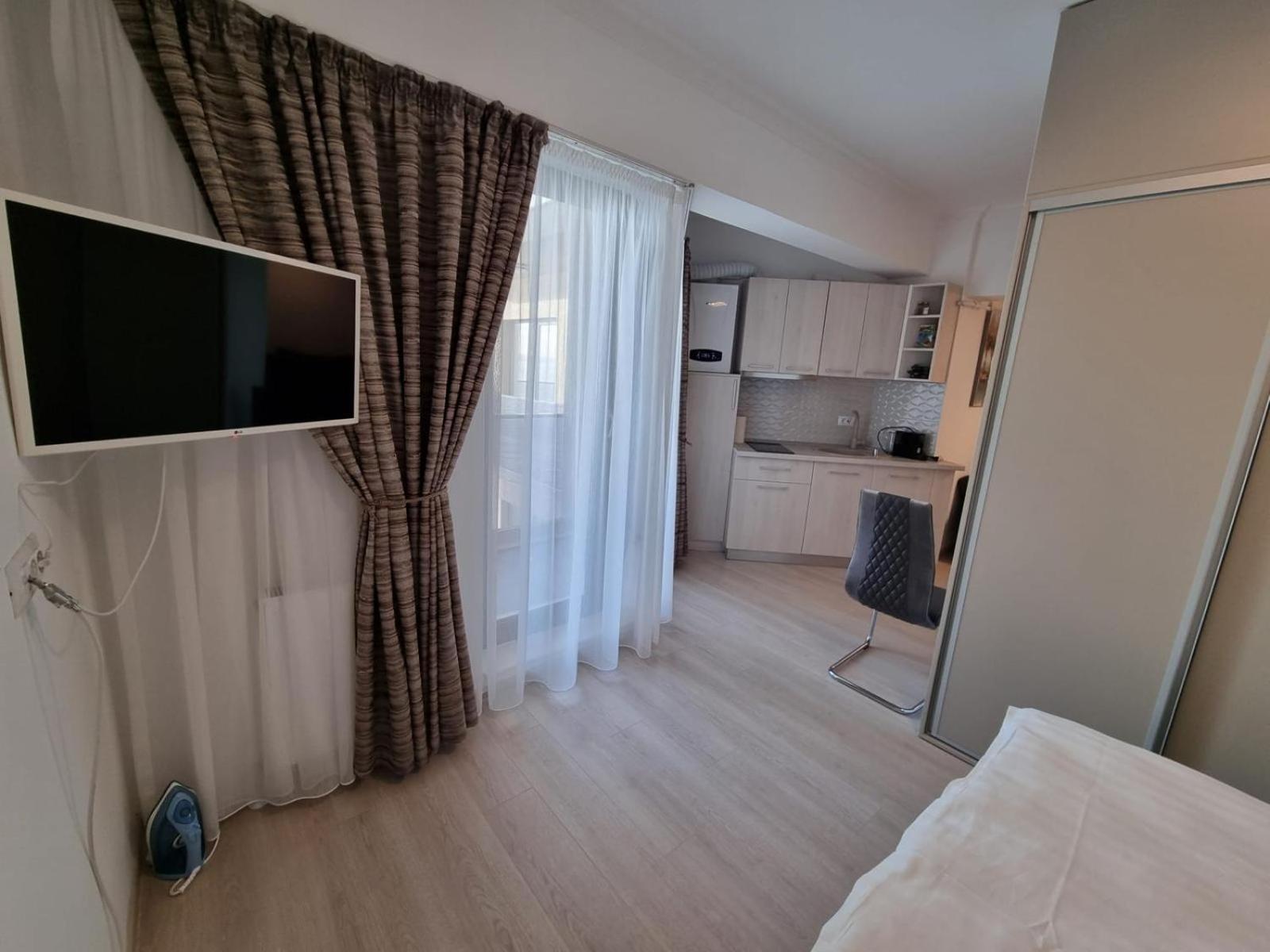 Kitty Studio Sunset Lake Apartment Mamaia Luaran gambar