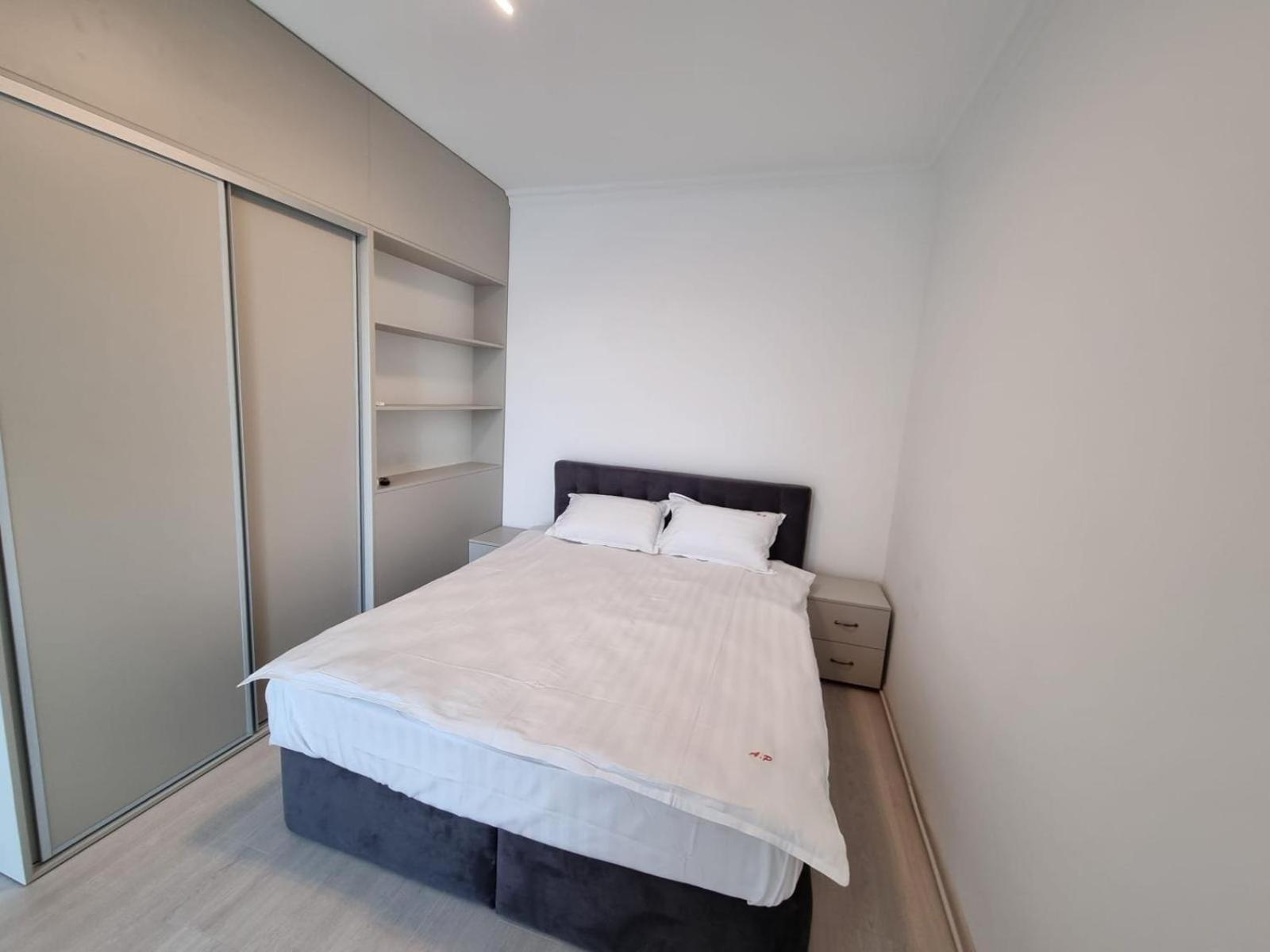 Kitty Studio Sunset Lake Apartment Mamaia Luaran gambar