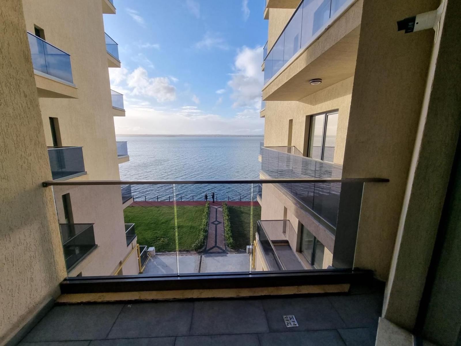 Kitty Studio Sunset Lake Apartment Mamaia Luaran gambar